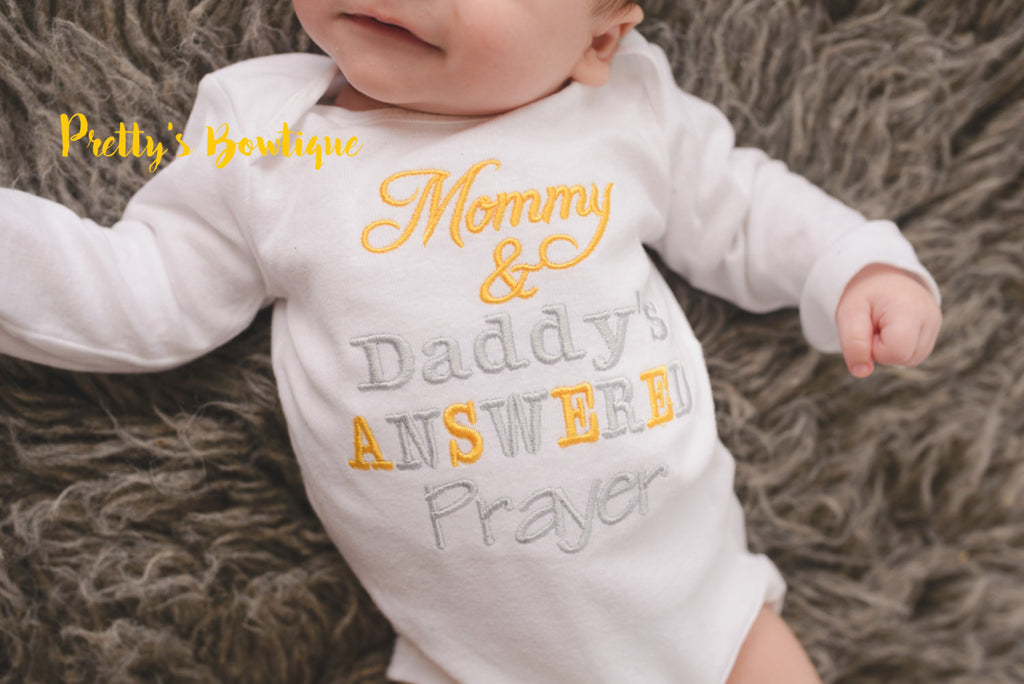 Newborn baby bodysuit -- Mommy & Daddy's Answered Prayer -- Baby coming home outfit-- Gender neutral baby bodysuit-- Twin outfit - Pretty's Bowtique